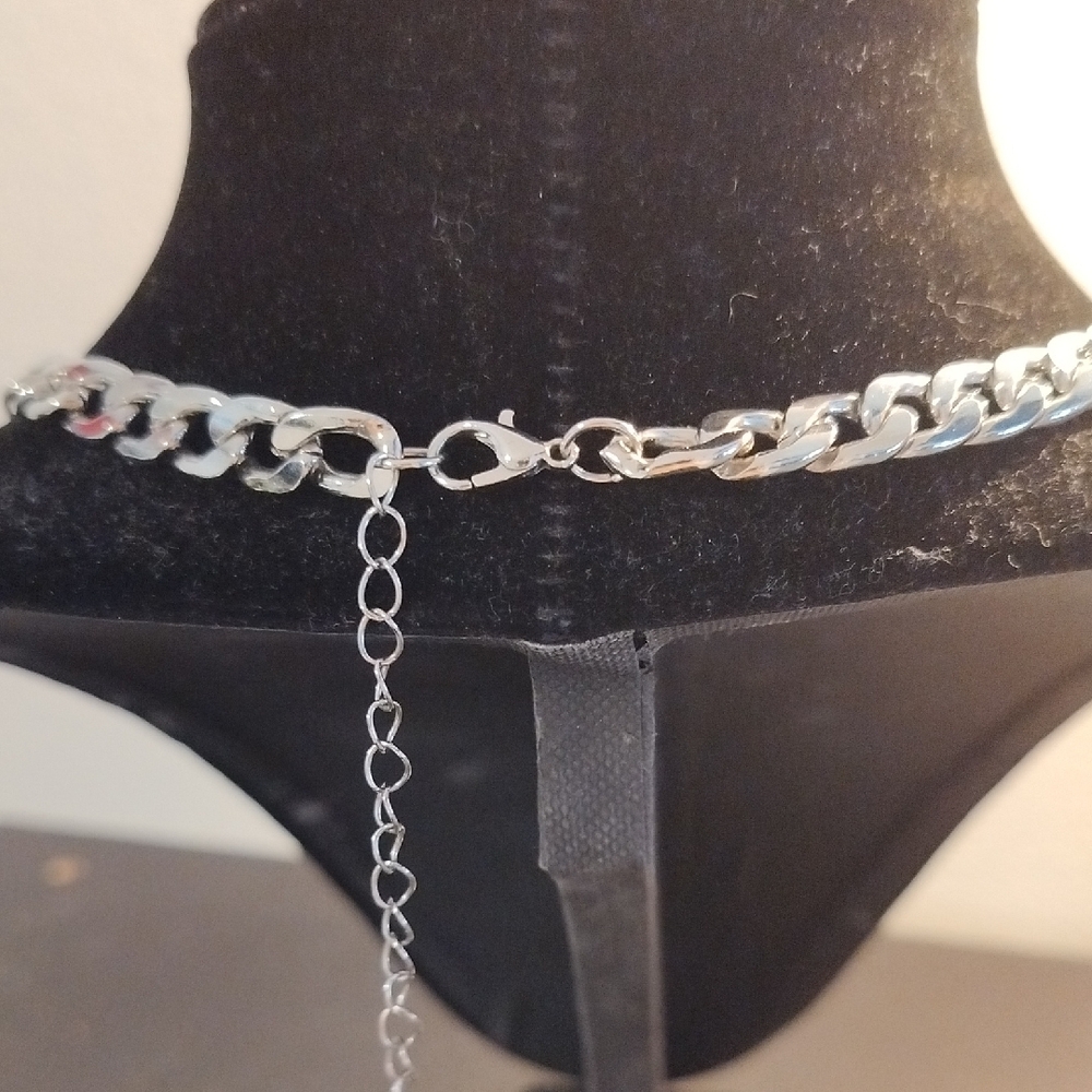 Silver Tone Rhinestone Heart Pendant Necklace - Picture 2 of 4